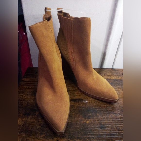 Marc Fisher, NWOT, Women's, Pull-On Boots, Size 6.5, Color Tan, Brown, - Picture 2 of 10